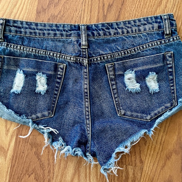 LITZ Distressed DENIM Cutoff Style SHORTS Size Medium - Picture 3 of 5